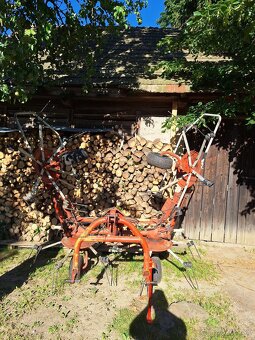 Predám rozstriasač Kuhn 5m záber - 6