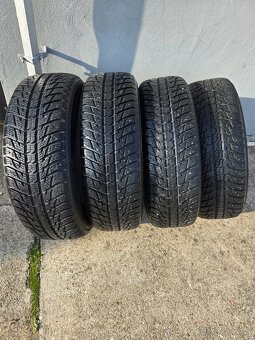 Nokian WR Suv 3 215/70R16 100h 10mm - 6