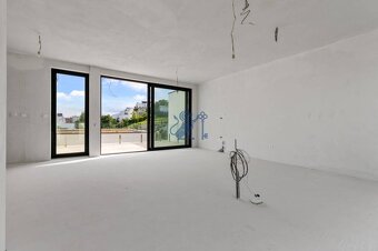 Nadštandardná 4- izbová terasová vila na Kolibe s krásnym vý - 6