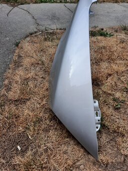 SKODA OCTAVIA 2.PREDNY BLATNIK  PRAVÝ. - 6