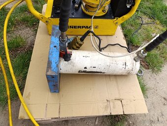 Hydraulický agregát ENERPAC s piestom a ovládaním - 6