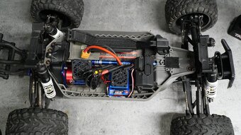 Traxxas Rustler 4x4 VXL  - 6