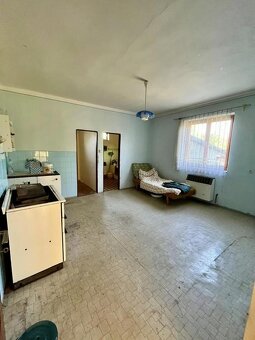 Od Štúrova 8km v malebnej obci Malá nad Hronom ;ponúkam na k - 6