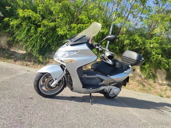 Maxiskúter Kymco Xciting 250 - 6