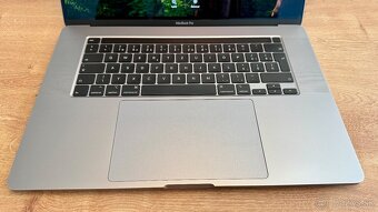 MacBook Pro 16" s touchbarom, 16 gb RAM, i9, 1 TB SSD - 6