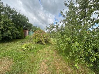 Predaj nádherného stavebného pozemku so záhradným domčekom v - 6