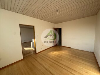 Prenájom priestranného mezonetového bytu s garážou a záhrado - 6