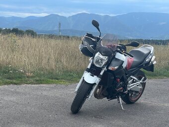 Suzuki GSR 600 - 6