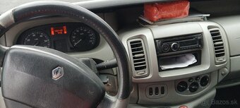 Renault Trafic 2.0 dci - 6