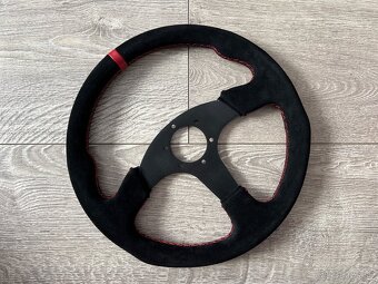 Nový černý tříramenný sportovní volant ( 350mm ) červená nit - 6