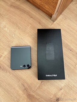 Samsung Galaxy Z Flip 5 - 6