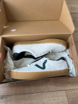 Vans . - 6