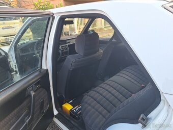 Mercedes-Benz W201 190D 2.0 (1988) - 6