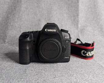 Canon EOS 5D Mark II - 6
