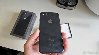 Apple iPhone 8 tmavý 64GB - 6