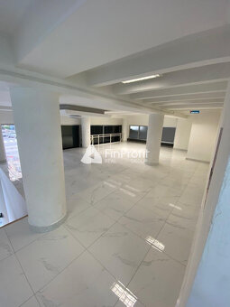 Pekný obchodný priestor /120 m2/ na Štúrovej ul. v budove LU - 6