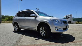 Predám Toyotu RAV 4 2,2 Decat,110KW,4×4 - 6