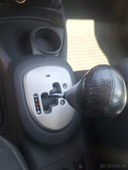 TOYOTA YARIS 1,3 BENZÍN AUTOMAT - 6