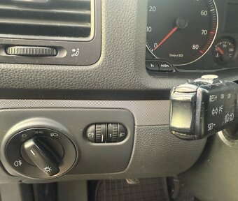 Volkswagen Jetta 1,6FSi - 6