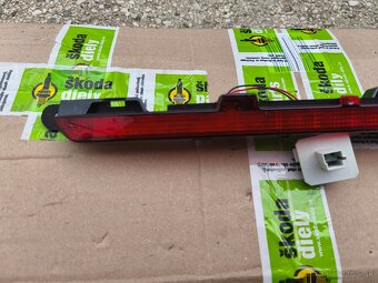 Tretie brzdové svetlo Mercedes GLC , E class , GLA ,Vito - 6