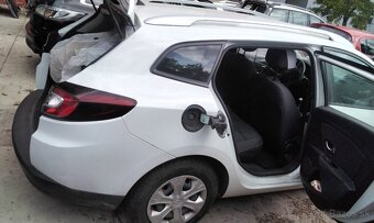 Renault Megane Grandtour III 1.6 2010 predám ZADNÁ ČASŤ AUTA - 6