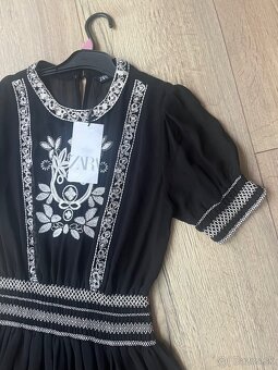 Nové šaty Zara s visačkou - 6