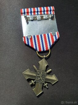 Vyznamenanie , Slovensky stat , zelezny kriz , odznak - 6