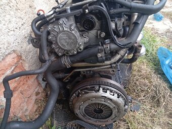 Predám kompletný motor škoda Octavia 2 103kw kód motora BKD - 6