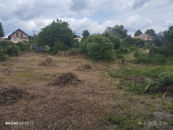 Predám slnečný pozemok s chalúpkou - 6