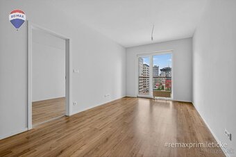 NA PREDAJ Slnečný 2-izbák s veľkým balkónom v Jarabinkách - 6