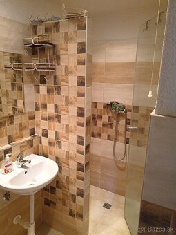 Chata u přehrady Zvolen- celoroční bydlení po rekonstrukci - 6