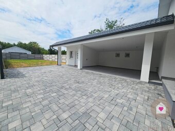 BUNGALOV S 2GARÁŽOU, KRYTOU TERASOU A LETNOU KUCHYŇOU 171m2, - 6