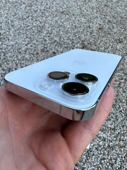 iPhone 14 Pro - baterie 100% - 6