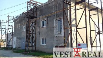 Na Prenájom Skladové Priestory s rampou + kancelárie GRÁTIS  - 6