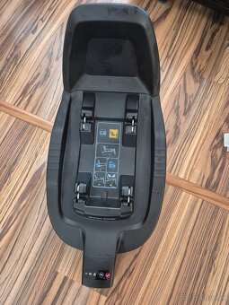 Maxi-Cosi Cabriofix i-size so zakladňou FamilyFix 3 - 6