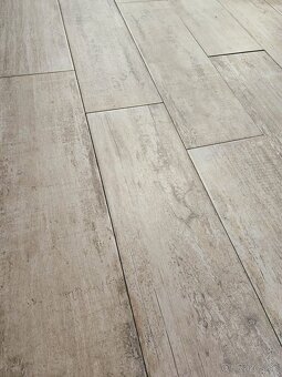 Gresová dlažba, vzor drevo - 6