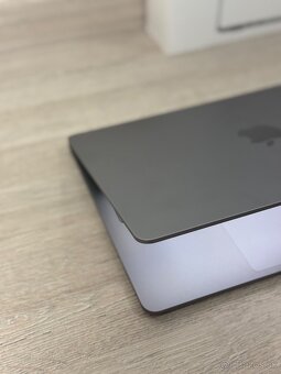 Apple MacBook Air M2 8/256Gb - 6