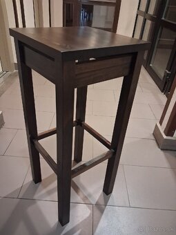 Predám 2 drevené barové stoličky, výška 80 cm, nepoužívané - 6