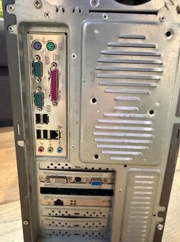 Stolový počítač s Windows XP – ideálny pre staršie programy - 6