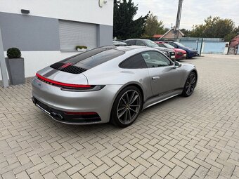 Porsche 911 Carrera 992 - 6
