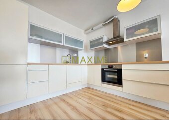 Ponúkame na predaj priestranný 2-izbový byt na Martinčekovej - 6