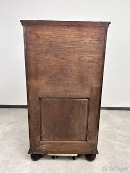 rezbovaná skrinka - 6