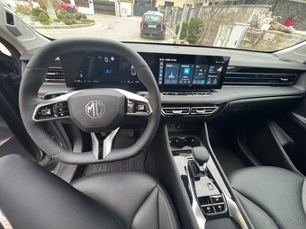 MG HS Hybrid+, 9/2025, 3300 km - 6