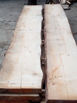 Predám suché smrekové fošne dĺžka 4m šírka 50-60 cm . fošne - 6
