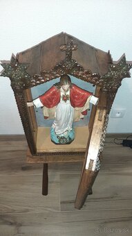 Starožitná skrinka, kaplnka so soškou. - 6