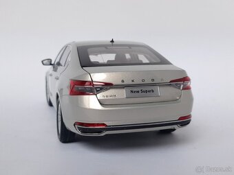 1:18 - Škoda Superb - 1:18 - 6
