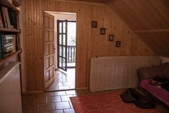 Murovaná chata s terasou a vyhľadom na svah - 6