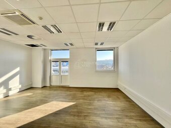 Na prenájom kancelárske priestory 1603 m2 v Living centre v - 6