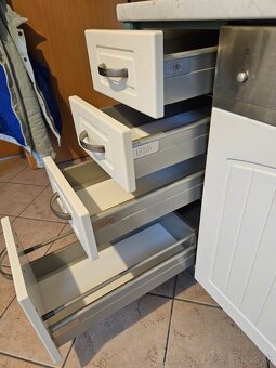 Masívna kuchynská linka z Nemecka so spotrebičmi - 6