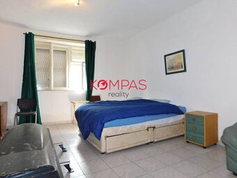 NA PREDAJ DVA DOMY S DVOROM A VEĽKÝM POZEMKOM LOKALITA - KR - 6